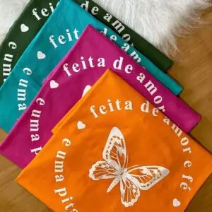 T-Shirt Feita de Amor