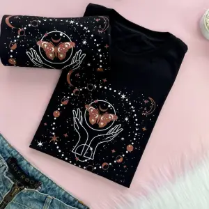 T-Shirt Boboleta mãos